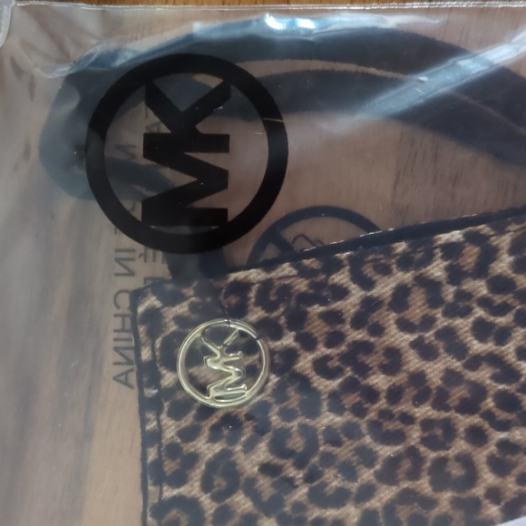 NWT Michael Kors face mask size S/M - Picture 3 of 3